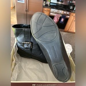 Beautiful black ankle boot by Naturalizer